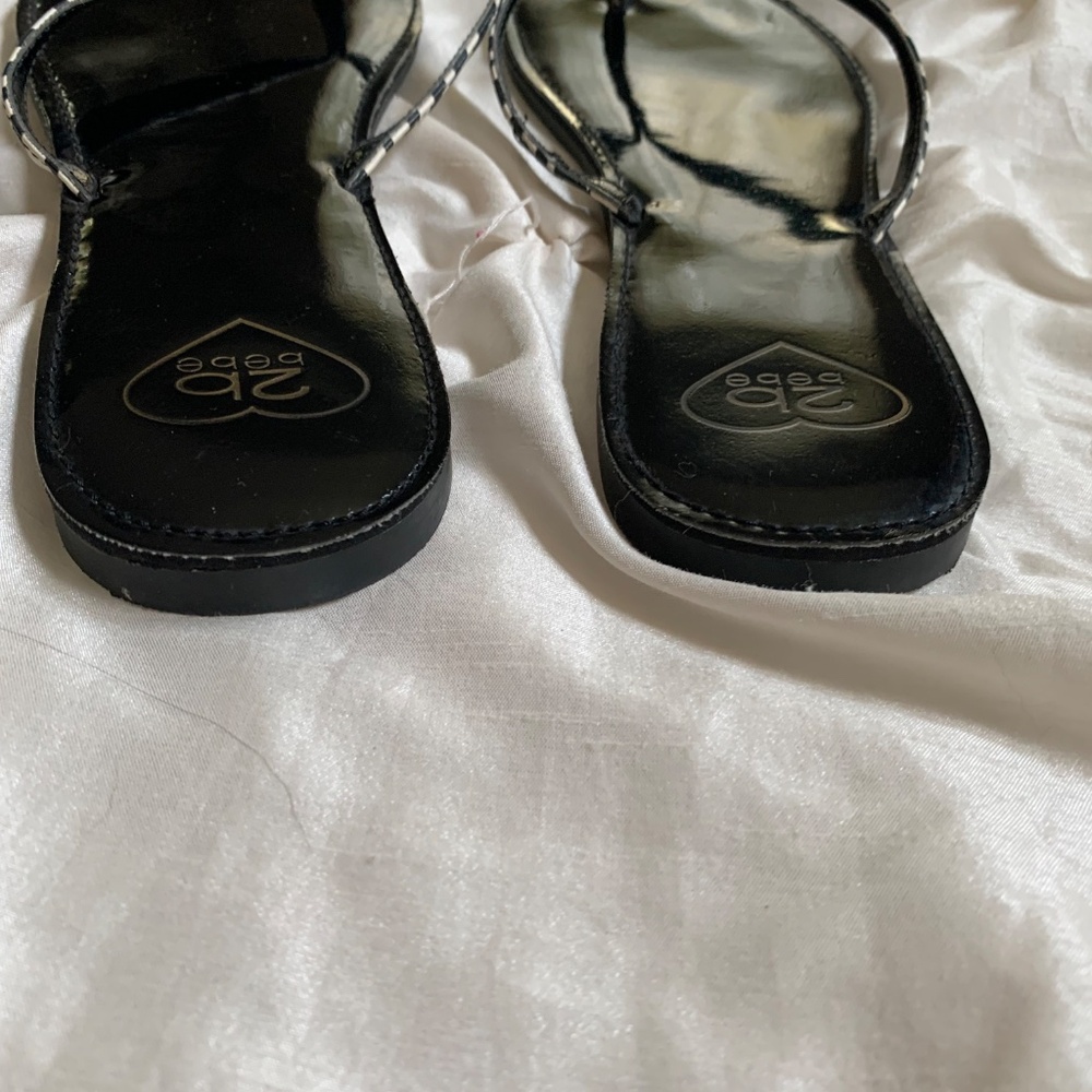 Bebe Black/Ivory Thong Flat Sandals sz 8.5 - Picture 5 of 5